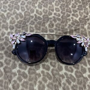 Elegant Black Sunglasses with Pink Embellishments